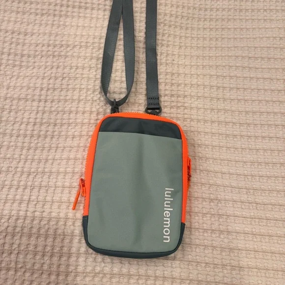 Lululemon Athletica Green and Orange Easy Access Crossbody Bag - Picture 7 of 10